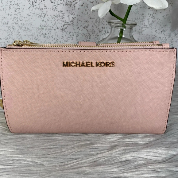 Michael Kors Pink Jet Set Travel Leather Wristlet - Picture 2 of 8